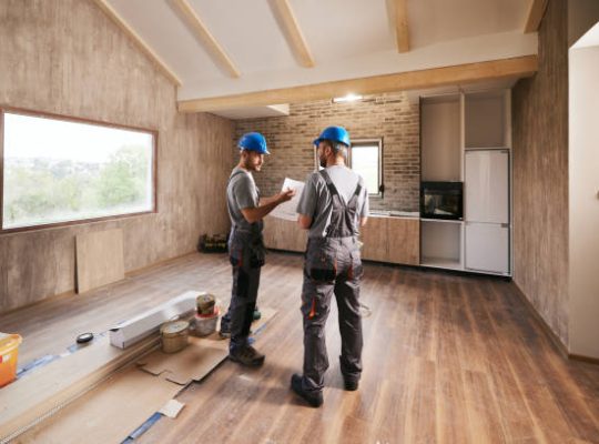 Aujourd’hui, le charpentier dispose d’une large gamme de matériaux modernes. En effet, il combine le bois, le métal, le béton