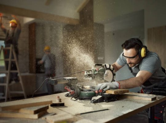 Il existe des solutions pour limiter le coût d’une réparation de ferme. Tout d’abord, entretenir régulièrement la charpente