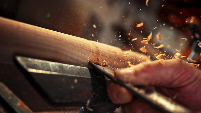 Chaque charpentier doit souscrire une assurance décennale avant tout chantier. D’abord, cette obligation découle directement