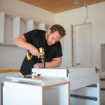 Un charpentier peut-il réaliser des escaliers en bois ?