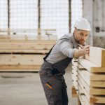 Quelles assurances doit avoir un charpentier ?