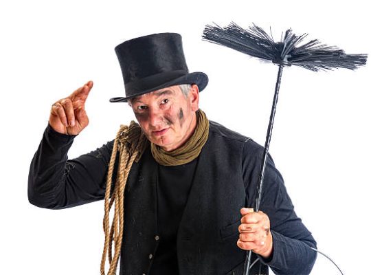 Un ramoneur agréé entretient et nettoie les conduits de fumée. En effet, il garantit la sécurité et la performance de vos installations.