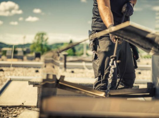Un ramoneur professionnel connaît parfaitement les risques liés à une cheminée mal entretenue. En effet, il insiste toujours