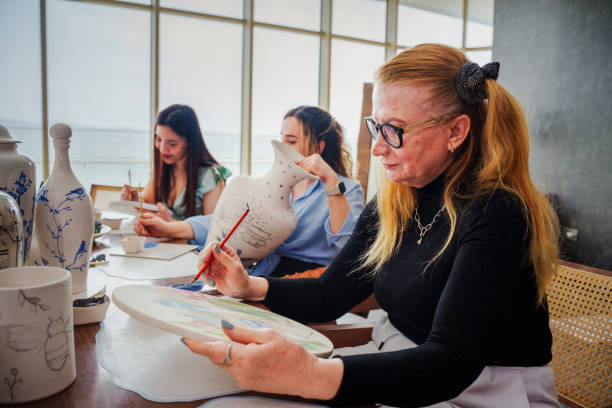 Choisis un peintre décorateur en prenant le temps de chercher son nom en ligne. Ainsi. Regarde les avis publics sur les plateformes