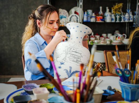 Le métier de peintre décorateur exige une solide formation professionnelle pour garantir un travail de qualité. De plus.