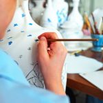 Quels conseils un peintre décorateur donne-t-il pour harmoniser les couleurs ?