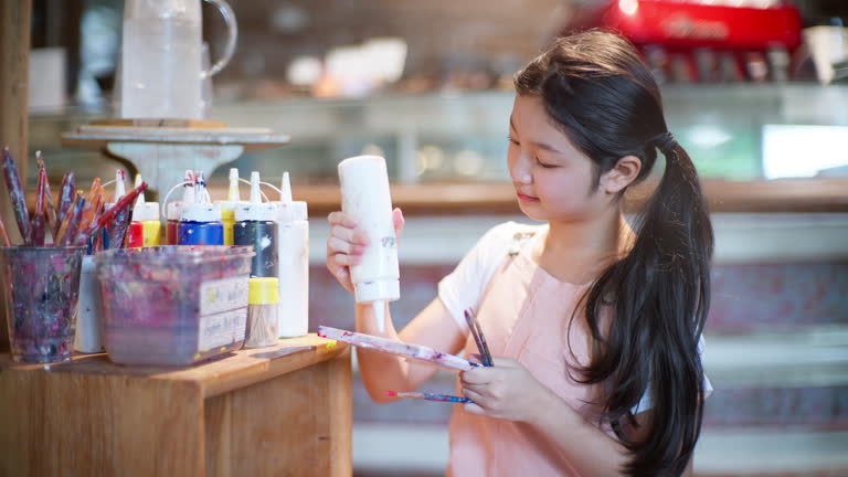 Le coût d’un peintre décorateur varie selon plusieurs critères précis. Ainsi. La taille de la pièce influence beaucoup le tarif final.