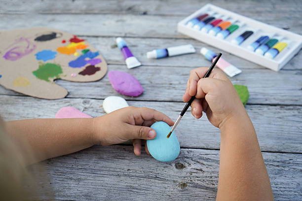 Trouver un peintre décorateur local demande une vraie attention aux détails. En effet, le choix influence durablement l’esthétique